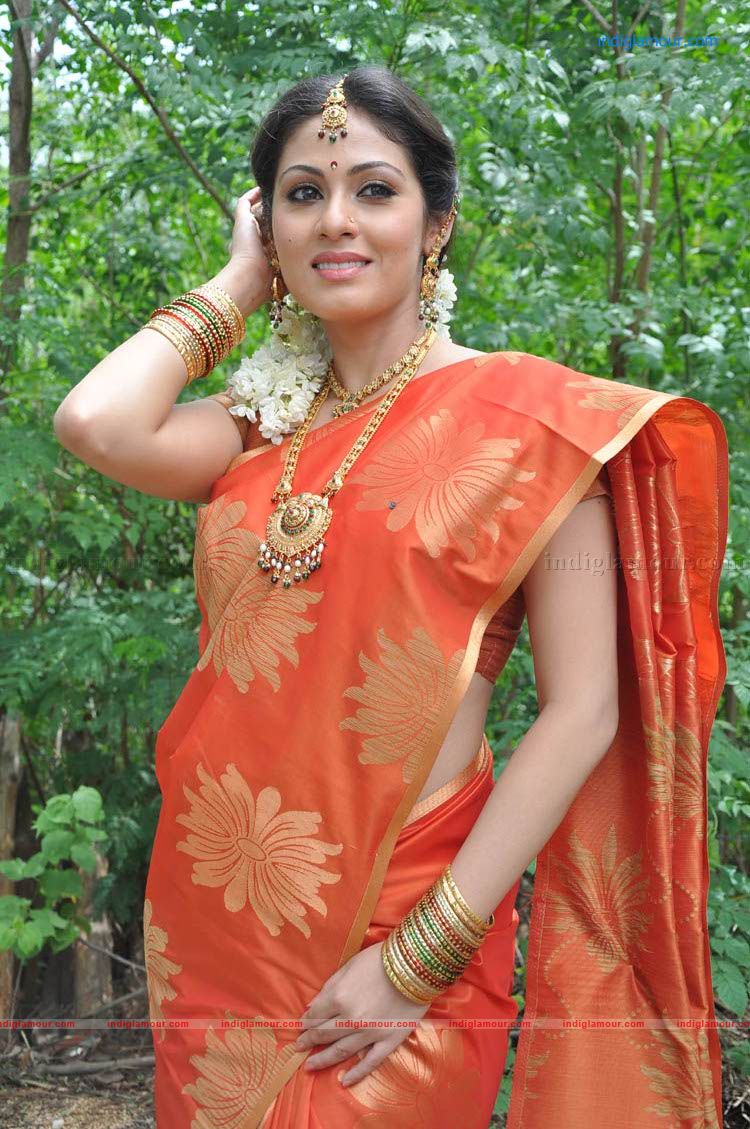 Sada Actress hd photo