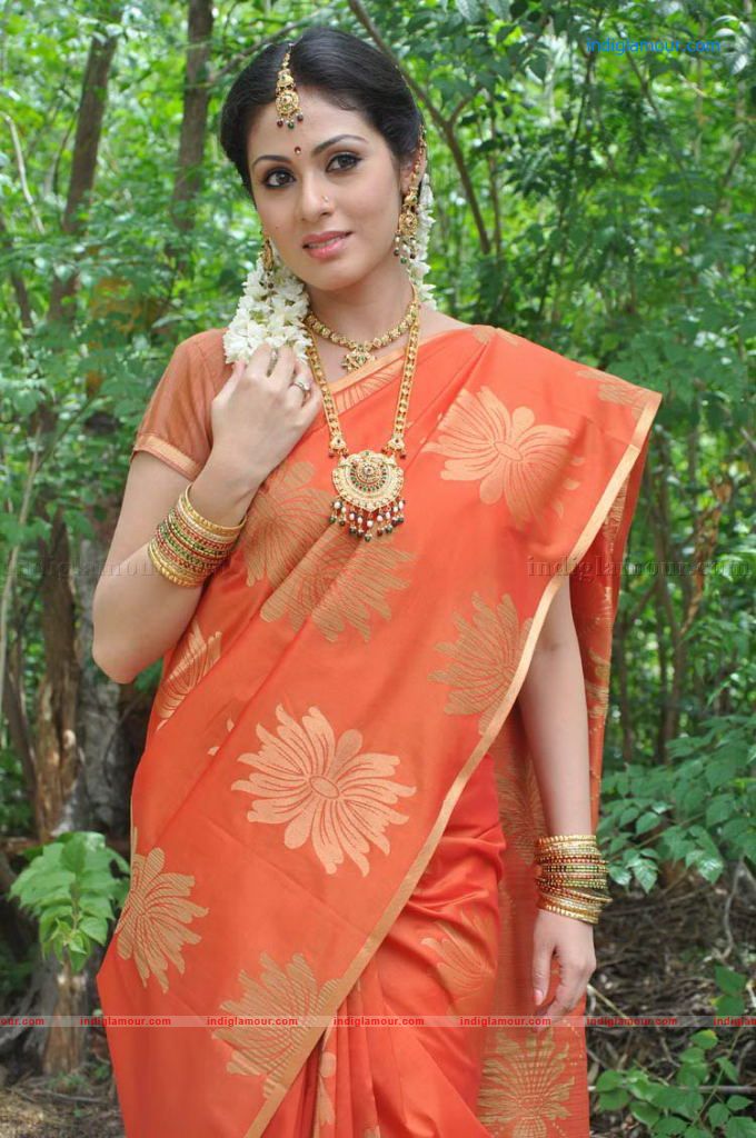Sada Actress hd photo