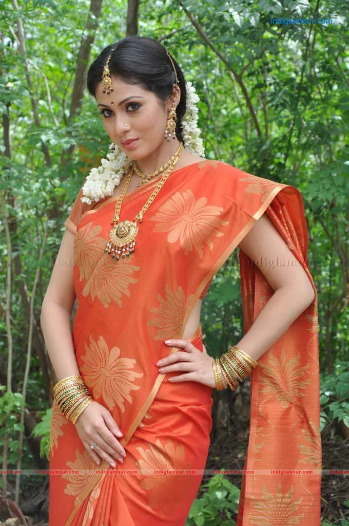 Sada Actress hd photo