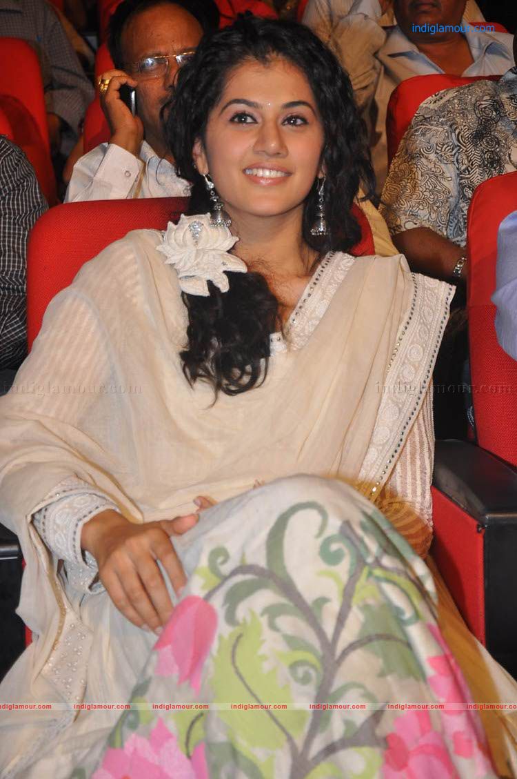 Tapsee Actress hd photo