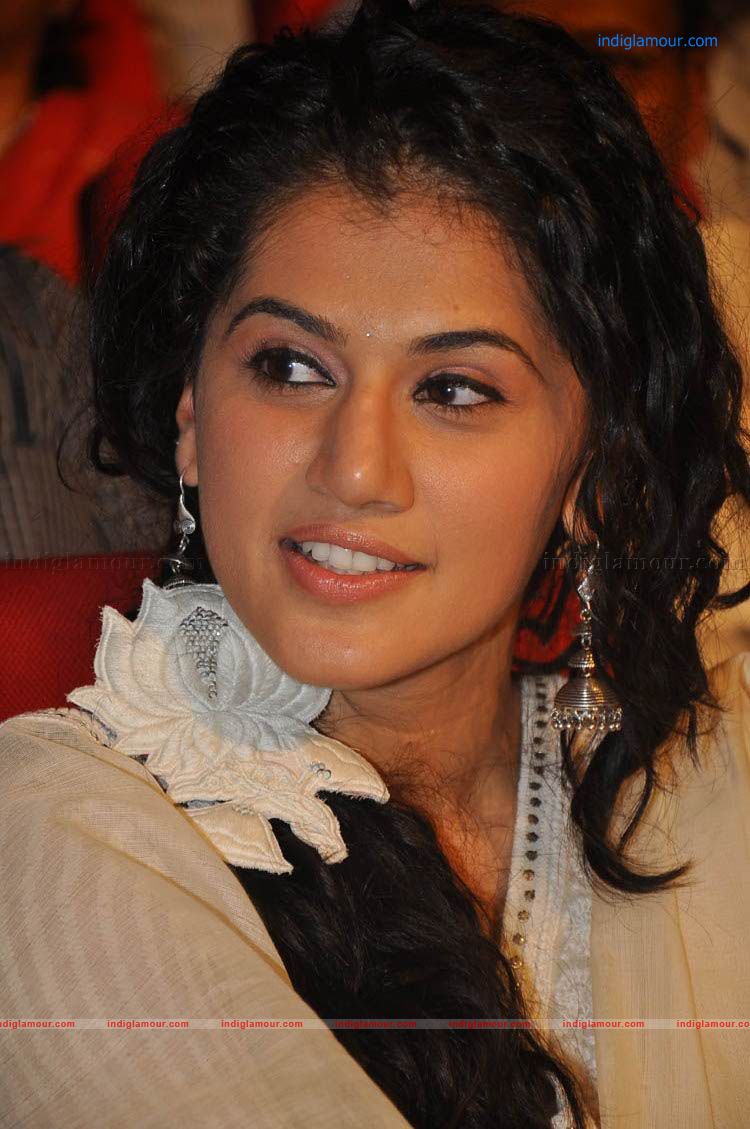 Tapsee Actress hd photo