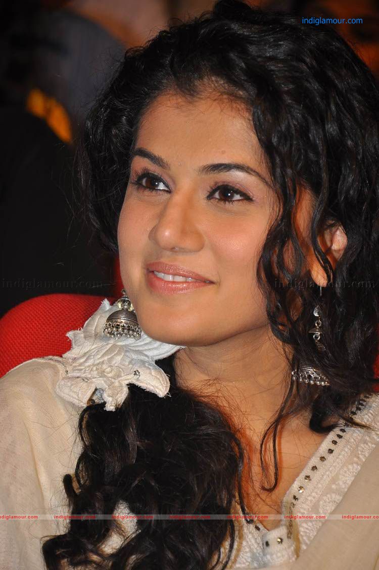 Tapsee Actress hd photo