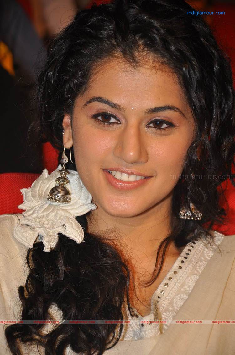 Tapsee Actress hd photo