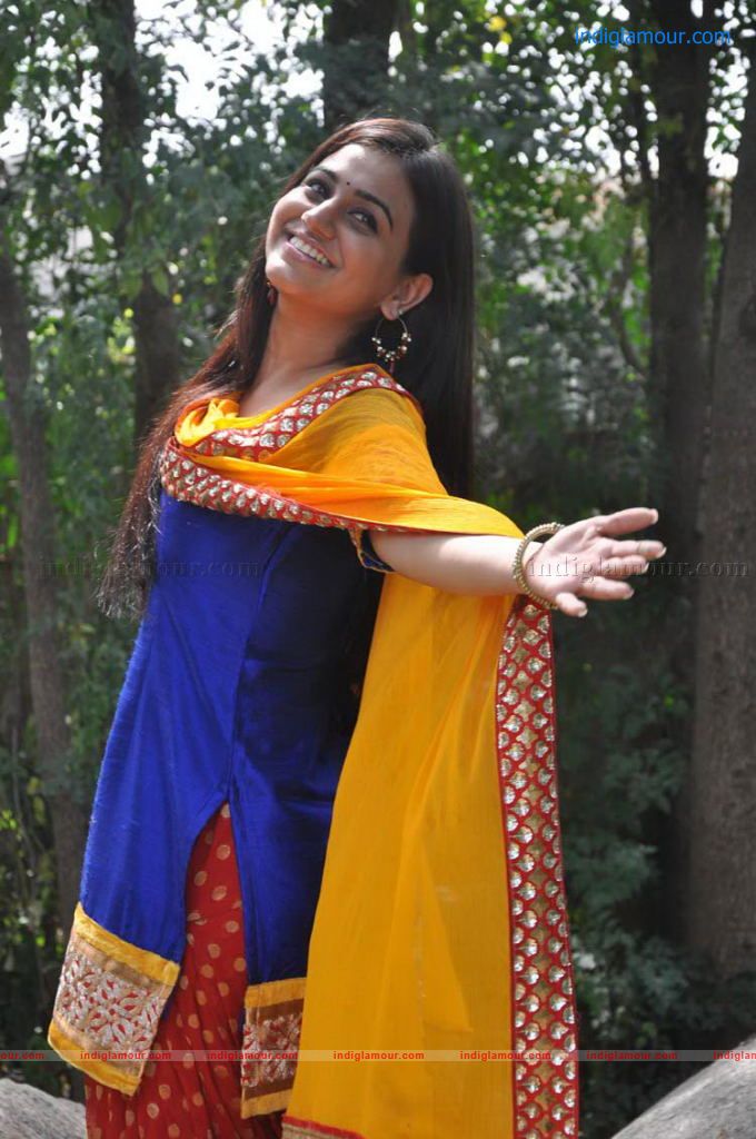 Aksha Actress hd photo