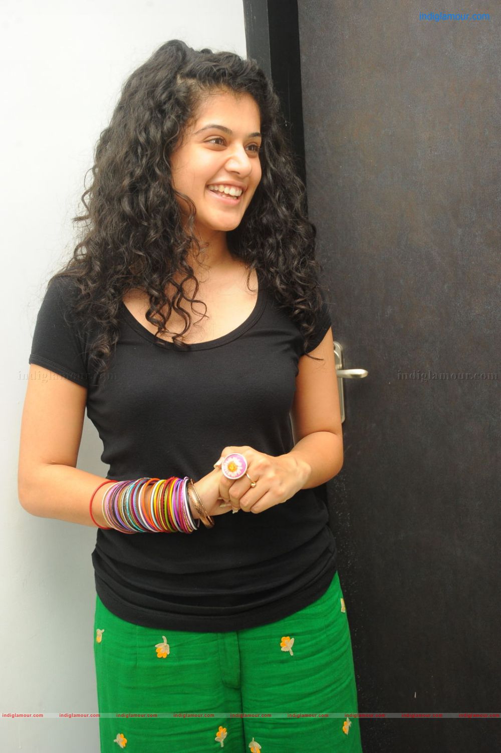 Tapsee Actress hd photo