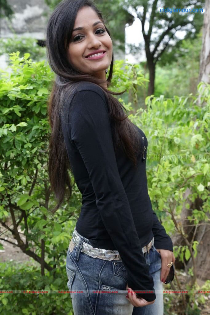 Madhavi Latha Actress hd photo