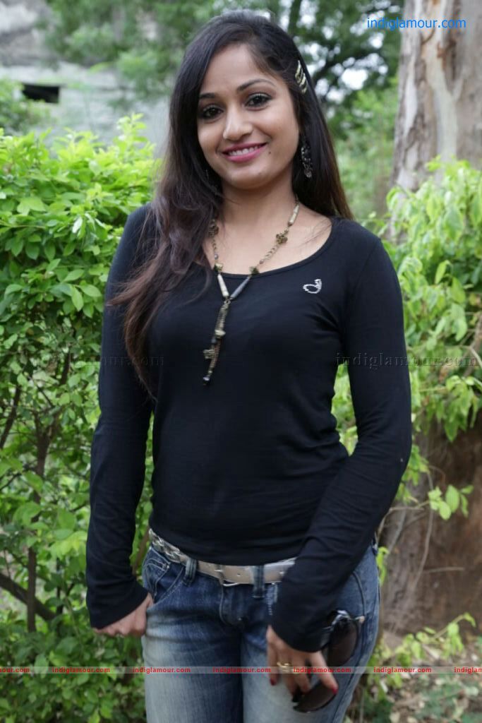 Madhavi Latha Actress hd photo