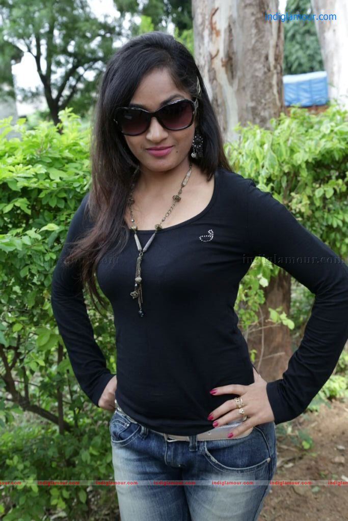 Madhavi Latha Actress hd photo