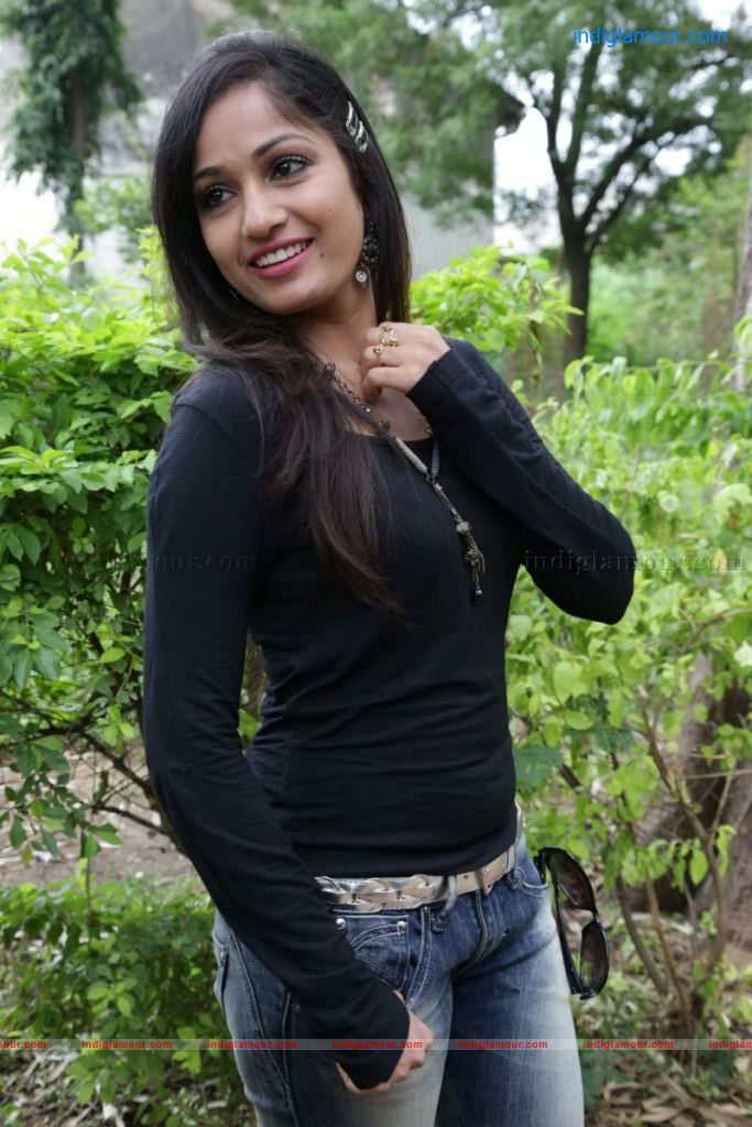 Madhavi Latha Actress hd photo