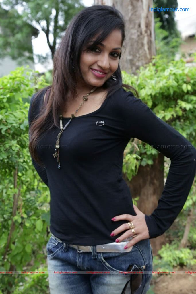 Madhavi Latha Actress hd photo