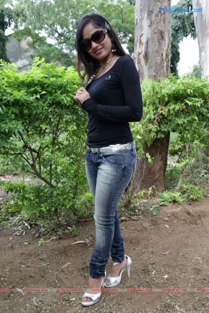 Madhavi Latha Actress hd photo