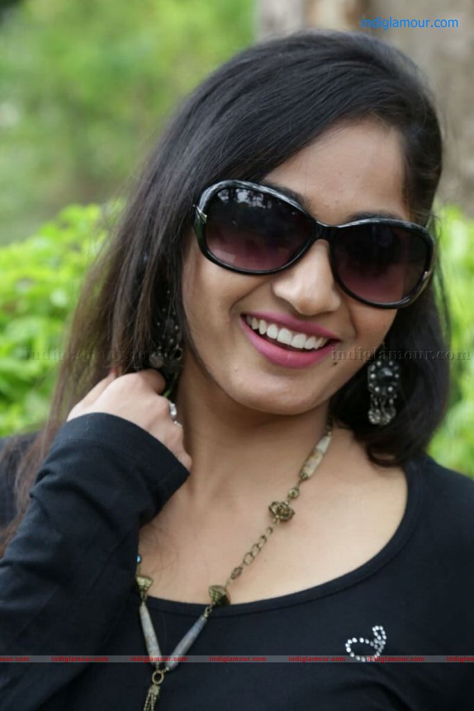 Madhavi Latha Actress hd photo