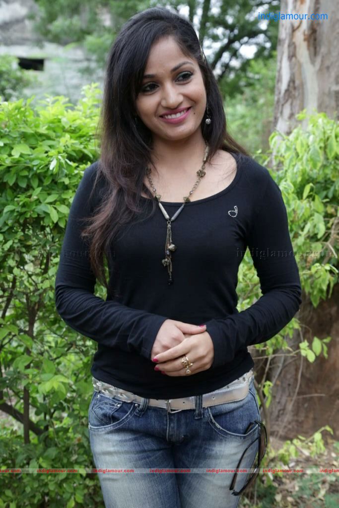 Madhavi Latha Actress hd photo