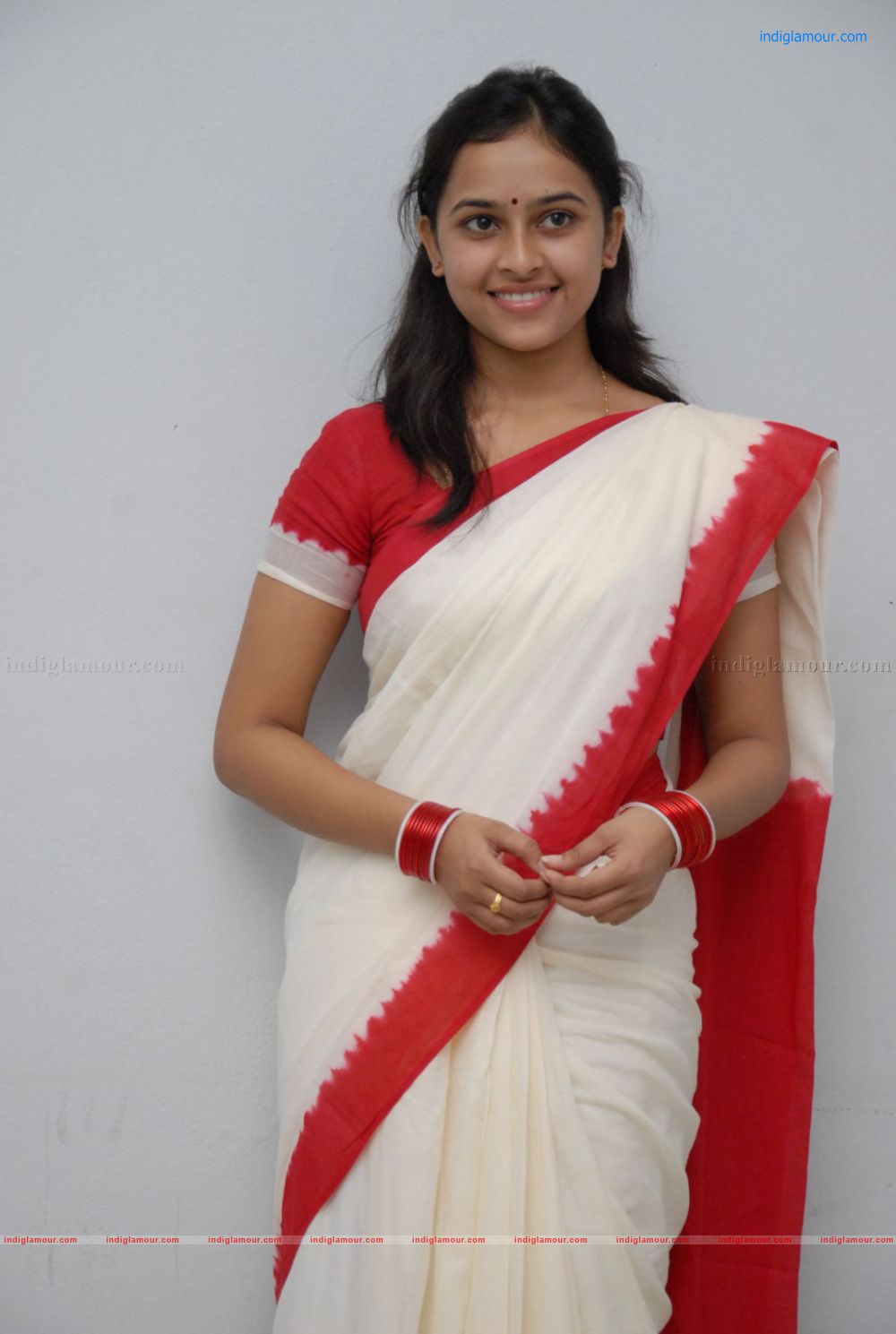 Sri Divya Actress hd photo