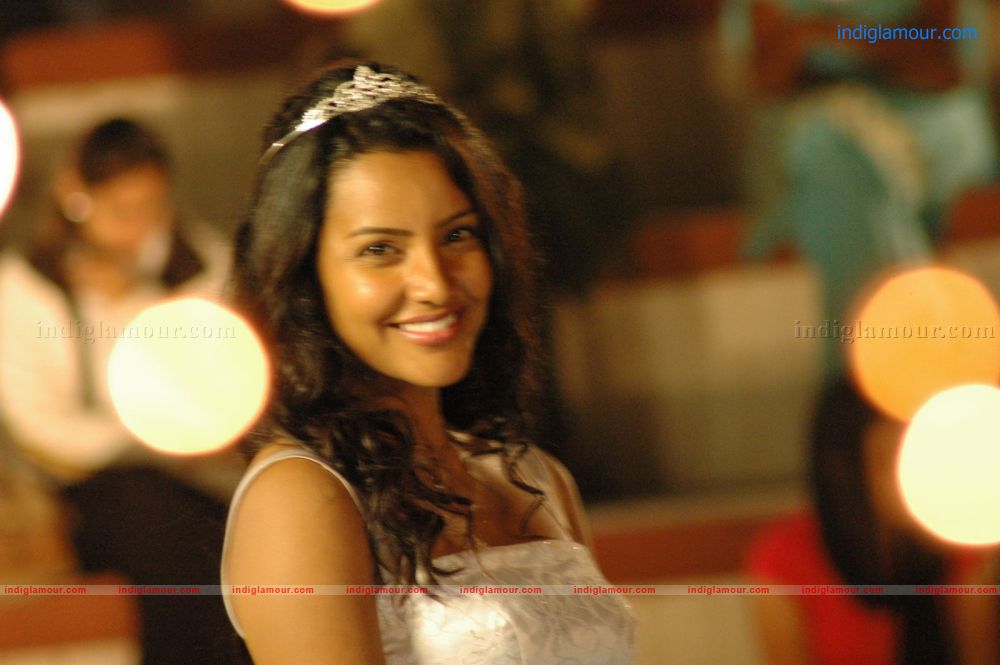 Priya Anand Actress hd photo