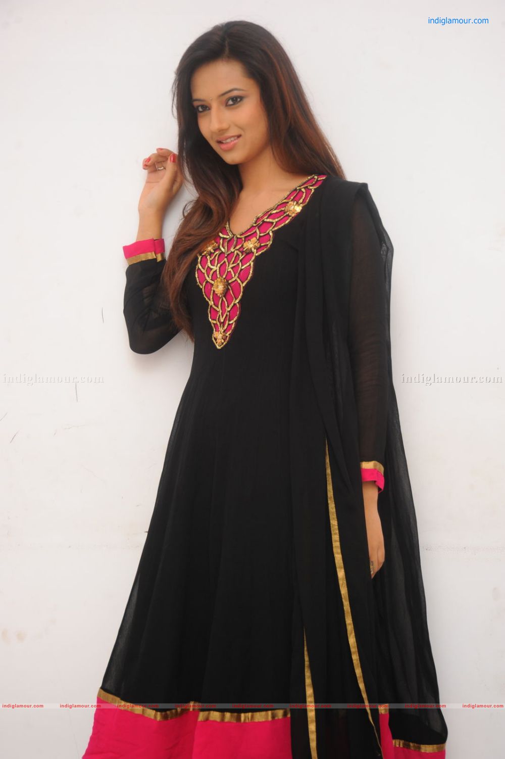 Isha Chawla Actress hd photo