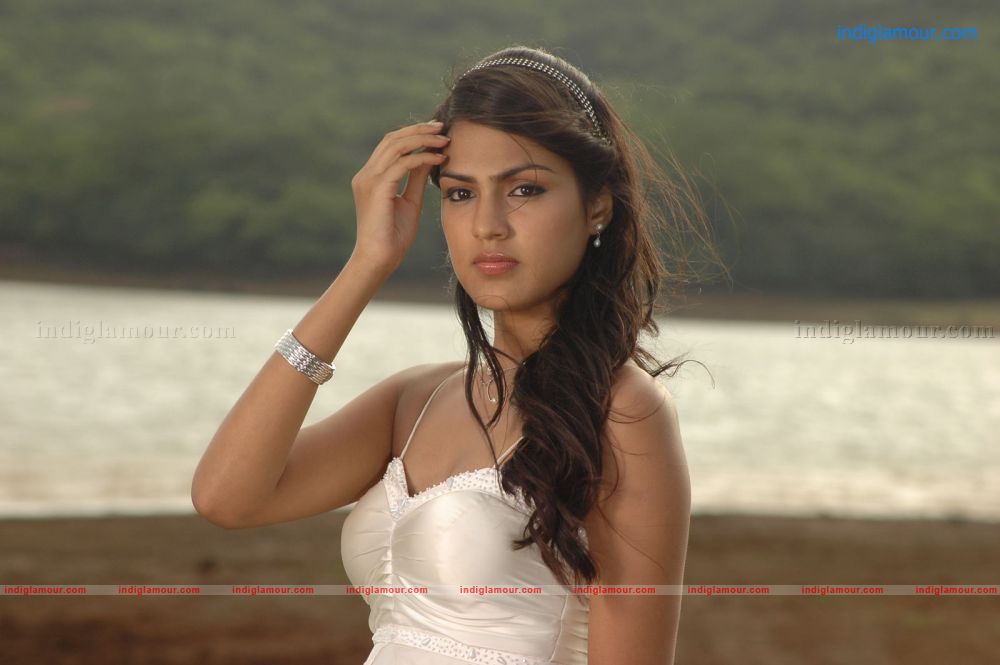 Rhea Chakraborty Actress hd photo