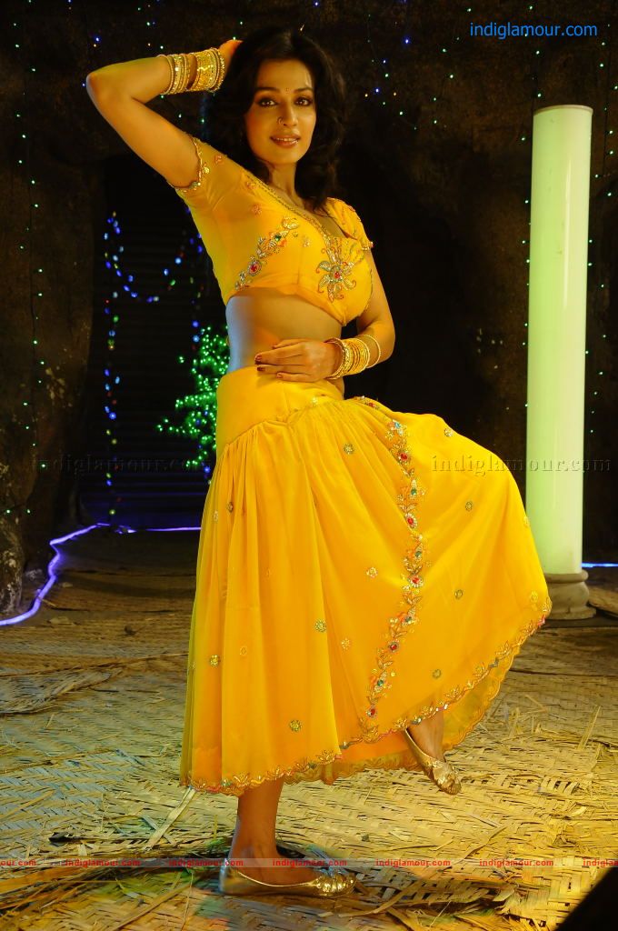 Asha Saini Actress hd photo