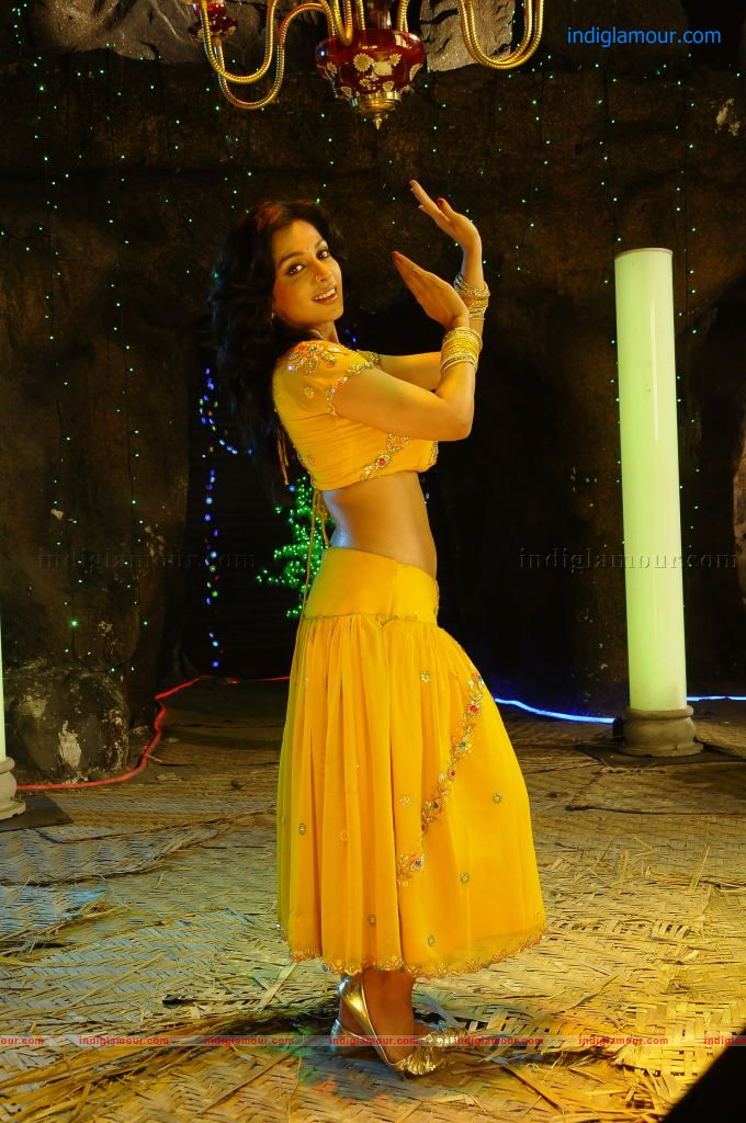 Asha Saini Actress hd photo