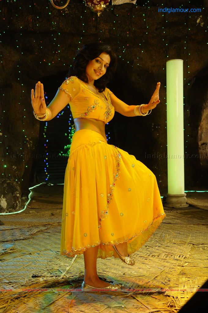 Asha Saini Actress hd photo