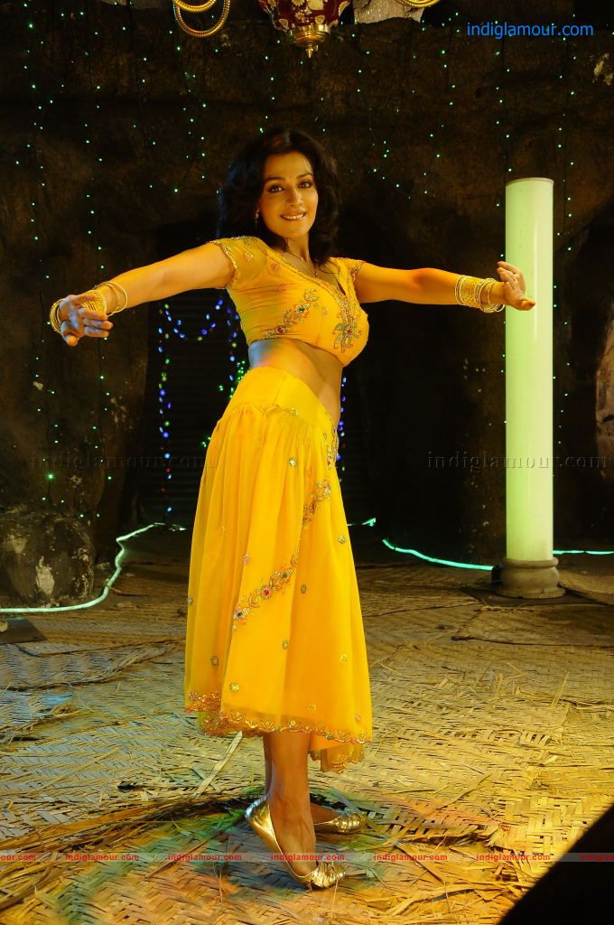 Asha Saini Actress hd photo