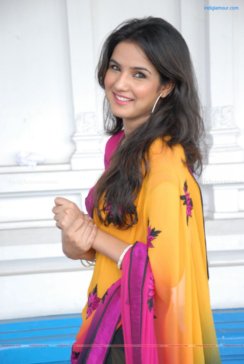 Jasmine Actress hd photo