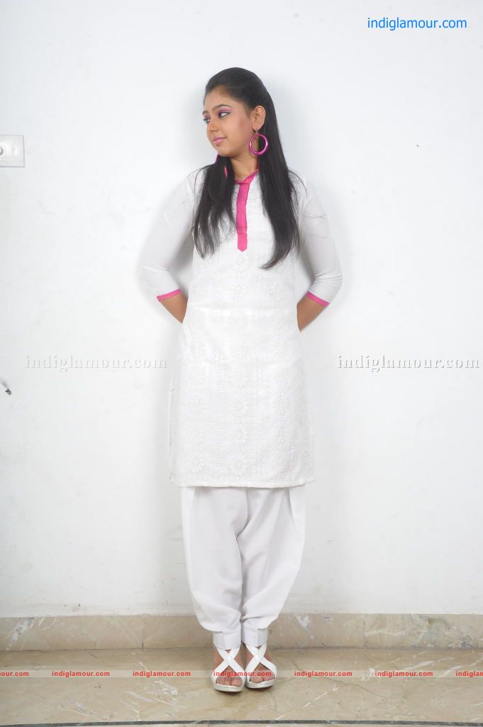 Neethi Taylor Actress hd photo