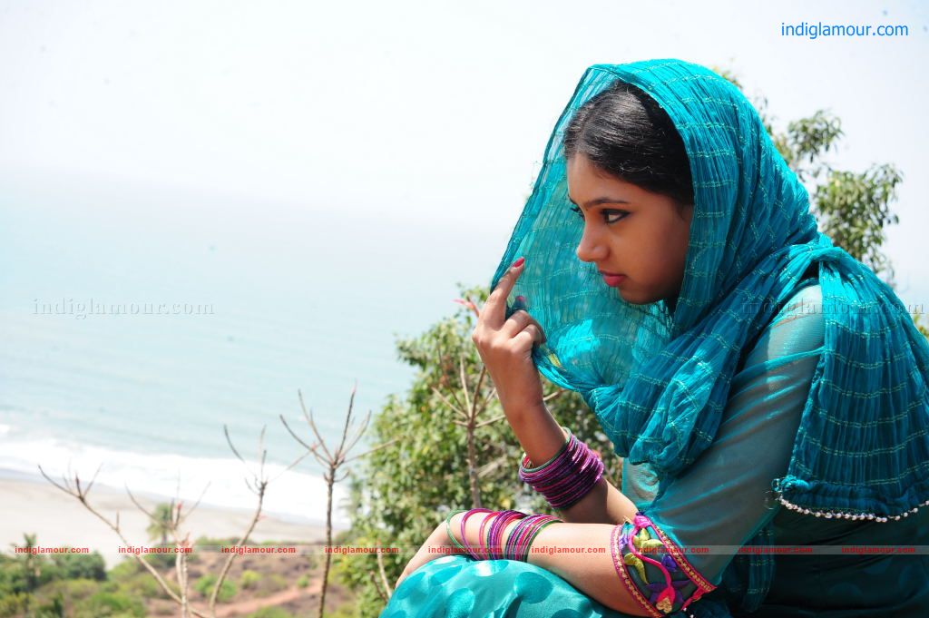 Neethi Taylor Actress hd photo
