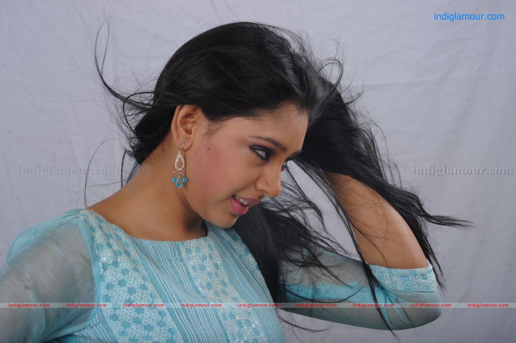 Neethi Taylor Actress hd photo