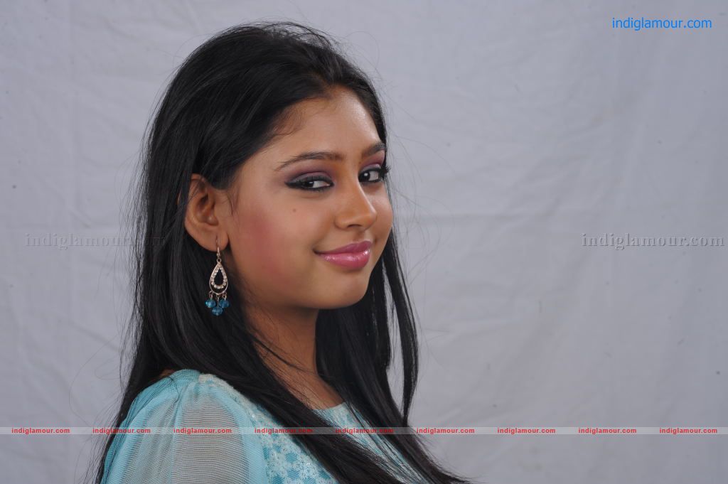 Neethi Taylor Actress hd photo