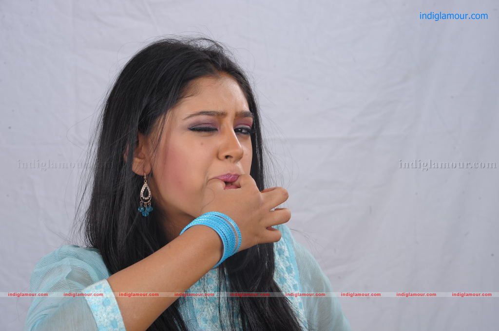 Neethi Taylor Actress hd photo