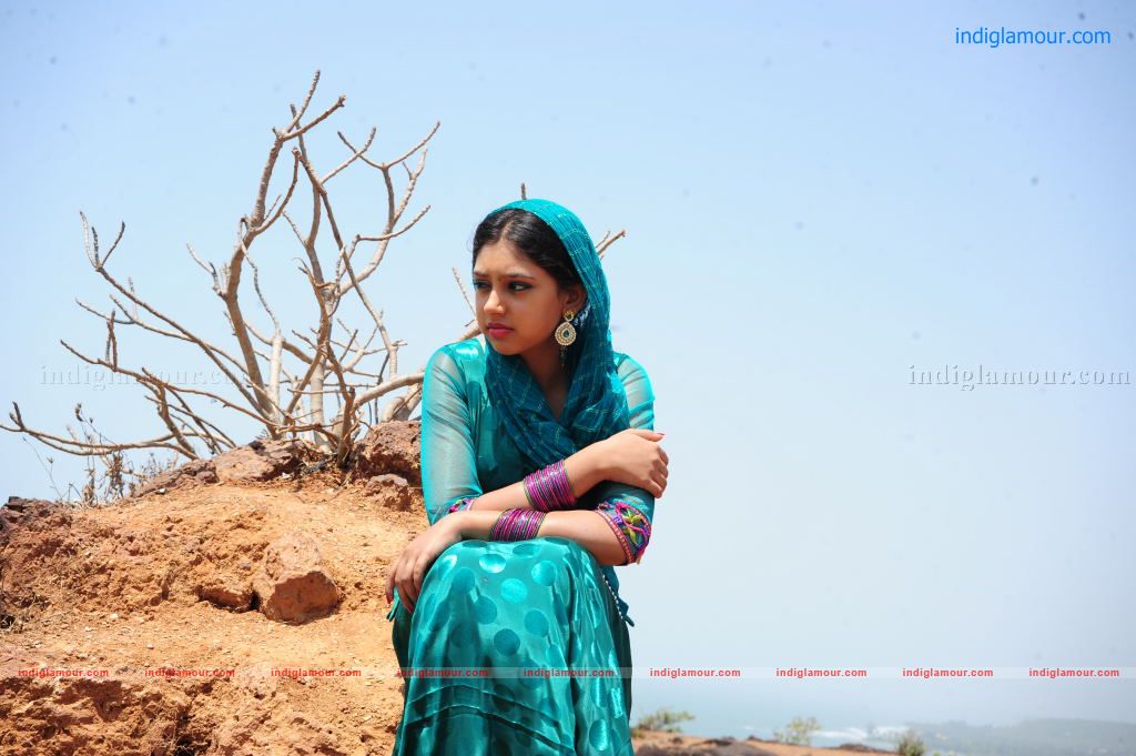 Neethi Taylor Actress hd photo