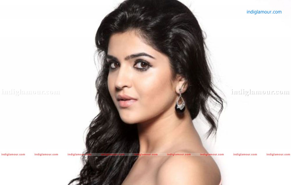 Deeksha Seth Actress hd photo