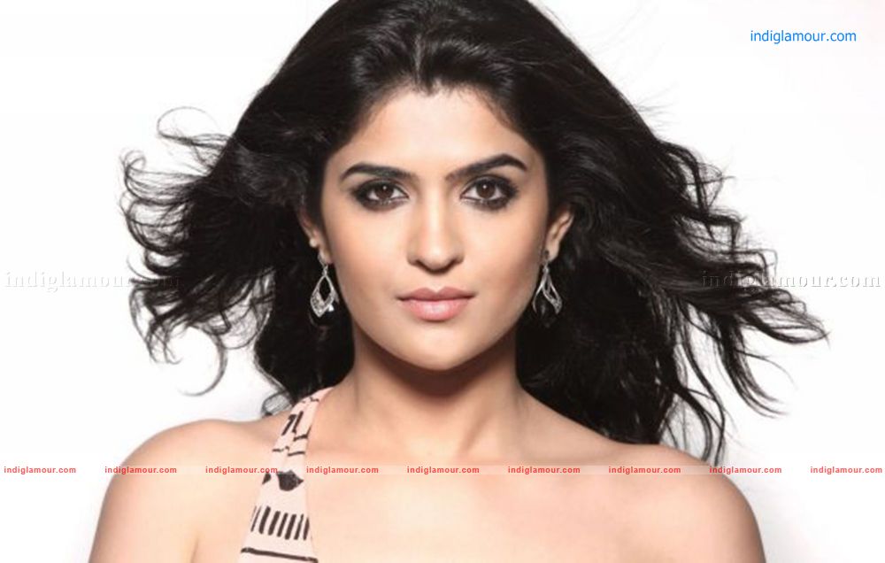 Deeksha Seth Actress hd photo