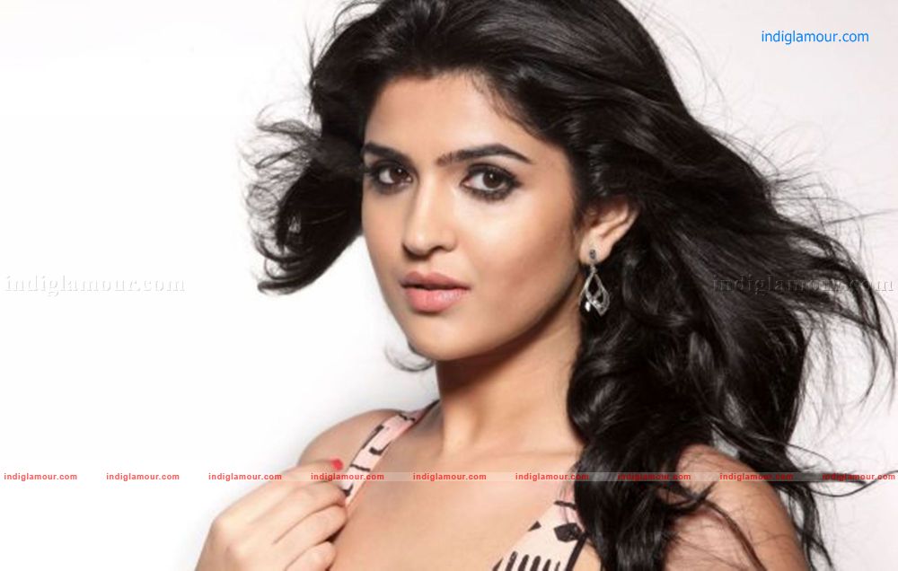 Deeksha Seth Actress hd photo