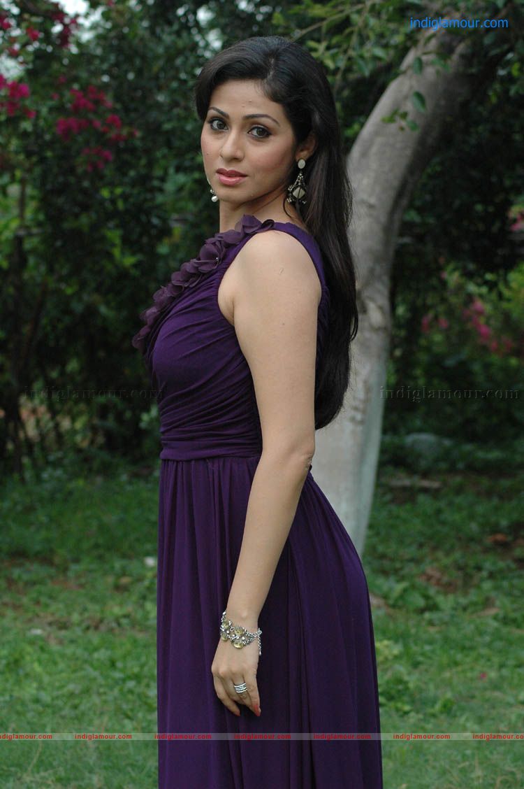 Sada Actress hd photo
