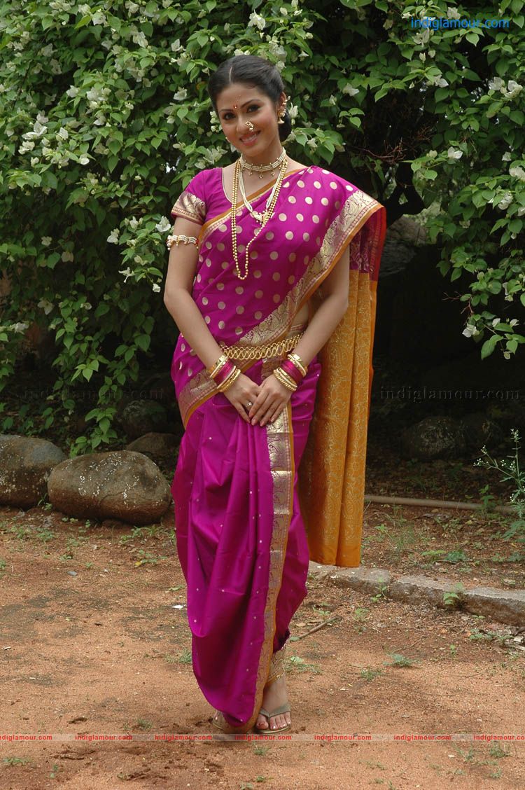 Sada Actress hd photo