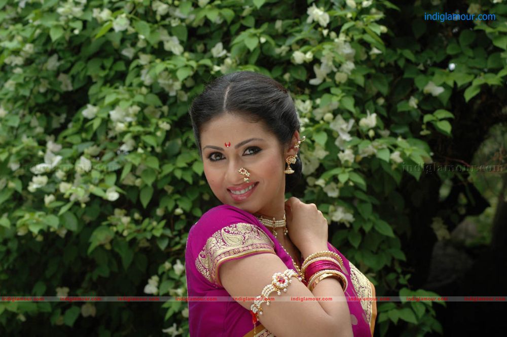 Sada Actress hd photo