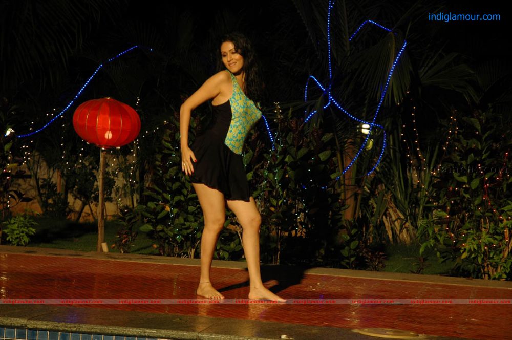 Sada Actress hd photo