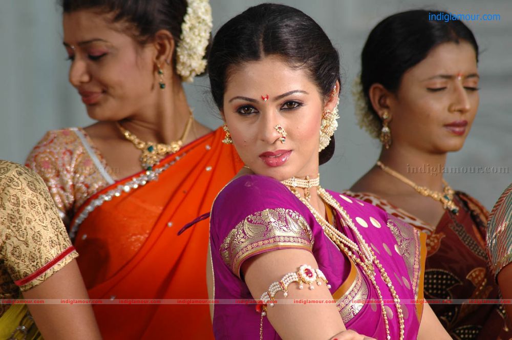 Sada Actress hd photo