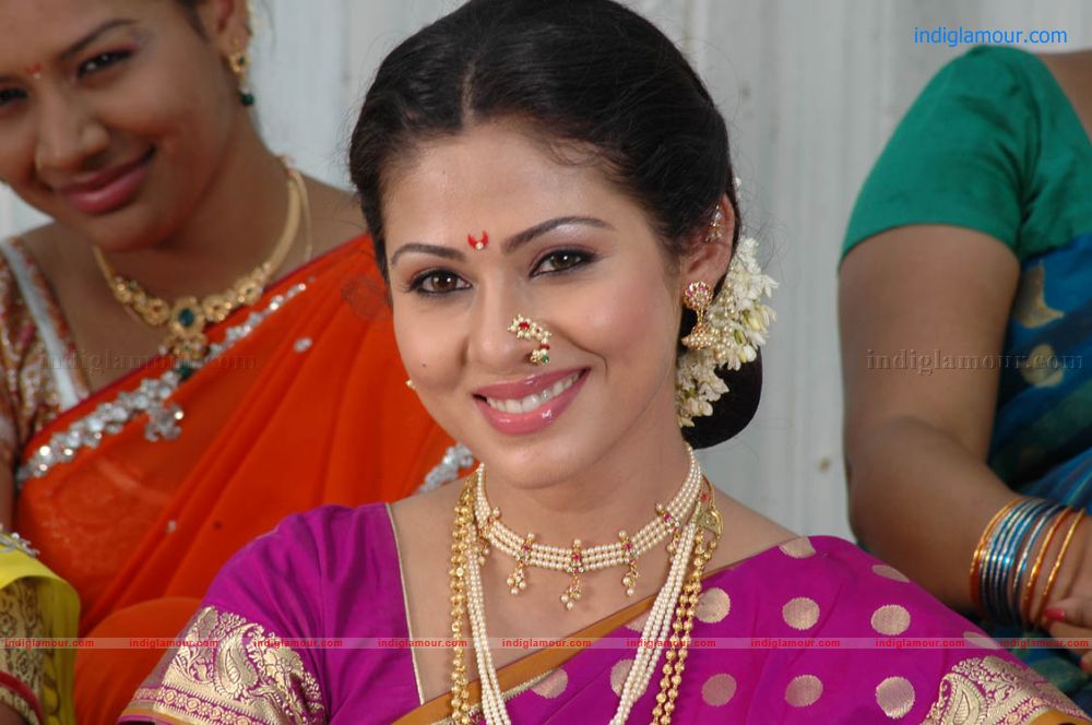 Sada Actress hd photo