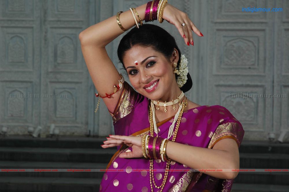 Sada Actress hd photo