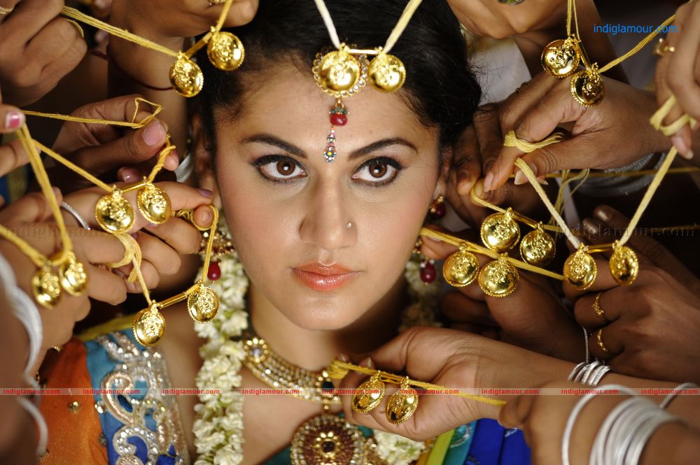 Tapsee Actress hd photo