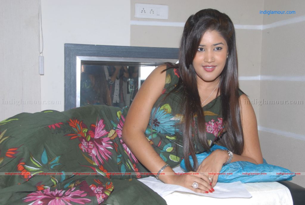 Soumya Bollapragada Actress hd photo