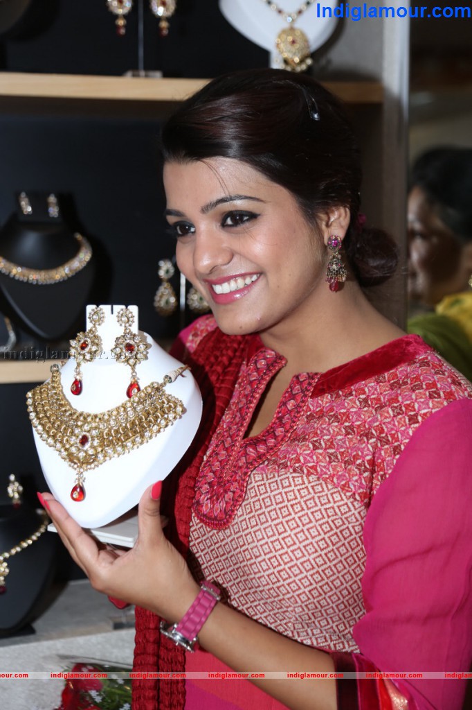 Tashu Kaushik Actress hd photo