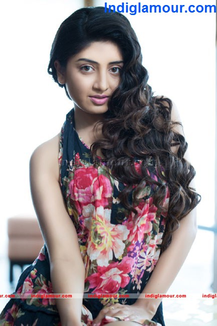 Poonam Kaur Actress hd photo