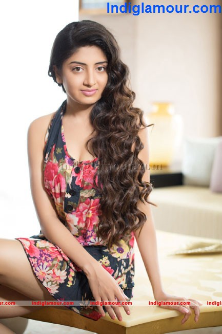 Poonam Kaur Actress hd photo