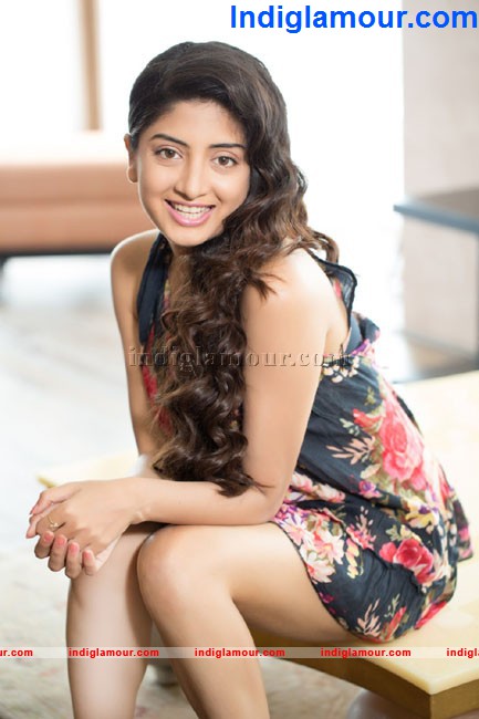 Poonam Kaur Actress hd photo