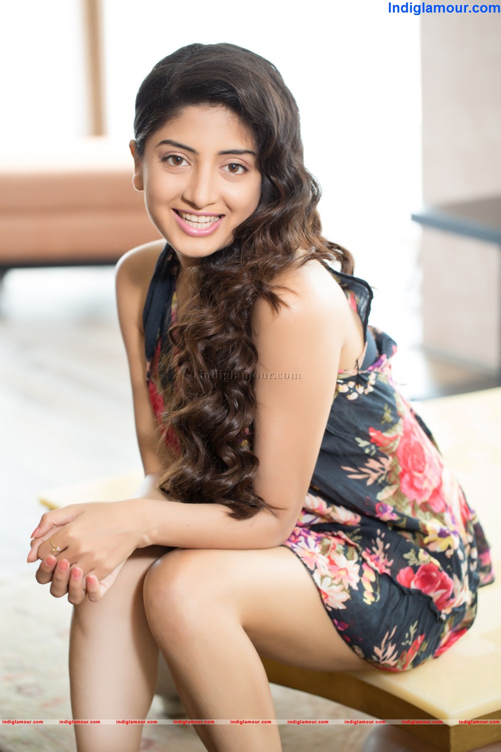 Poonam Kaur Actress hd photo