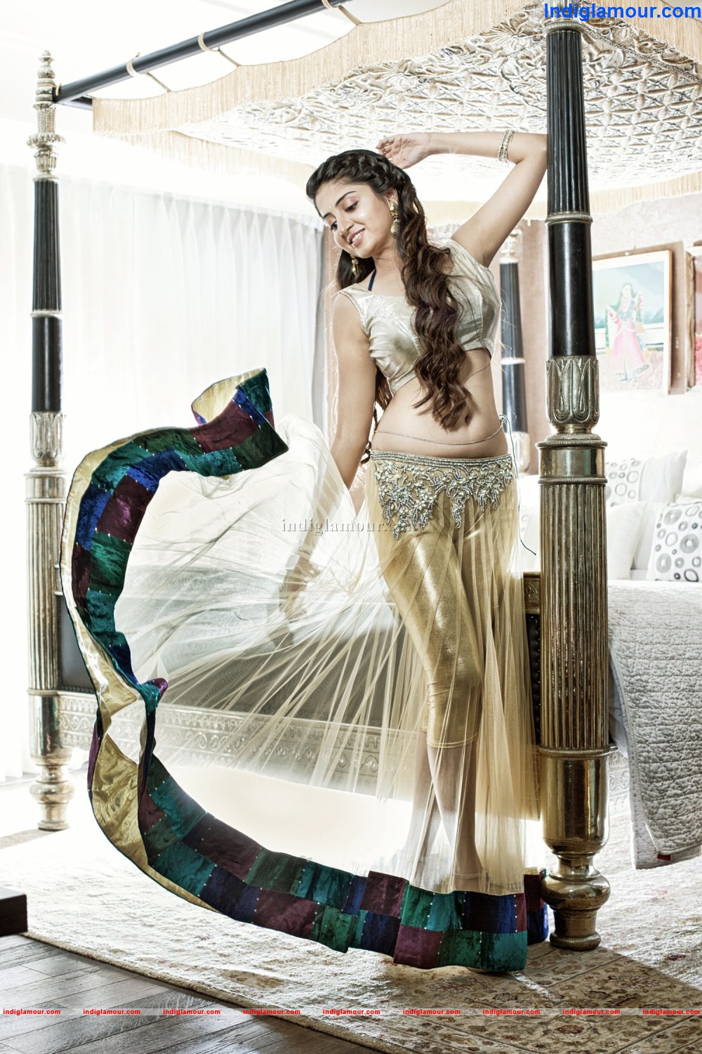 Poonam Kaur Actress hd photo